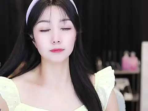 Snapshot of Nuyoah-77 chatting on 24, 9, 2025 Nuyoah-77 online show from 24, 9, 2025