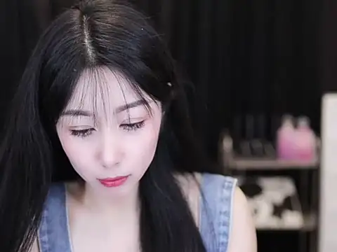 Snapshot of Nuyoah-77 chatting on 25, 9, 2025 Nuyoah-77 online show from 25, 9, 2025