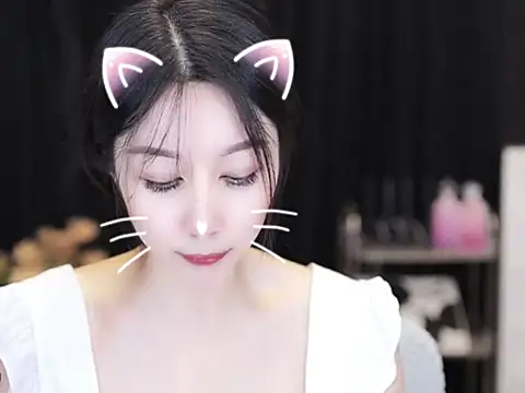 Snapshot of Nuyoah-77 chatting on 26, 9, 2025 Nuyoah-77 online show from 26, 9, 2025