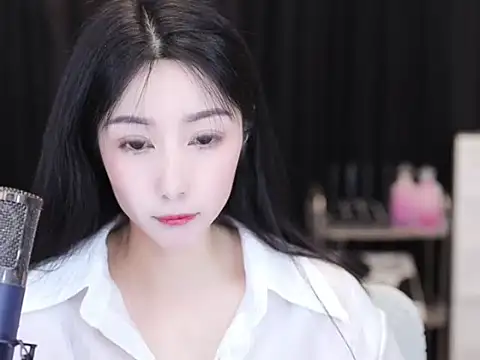 Snapshot of Nuyoah-77 chatting on 1, 10, 2025 Nuyoah-77 online show from 1, 10, 2025