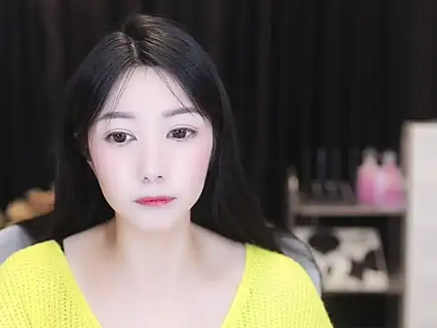 Snapshot of Nuyoah-77 chatting on 9, 10, 2025 Nuyoah-77 online show from 9, 10, 2025