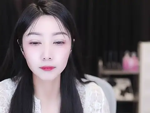 Snapshot of Nuyoah-77 chatting on 11, 10, 2025 Nuyoah-77 online show from 11, 10, 2025