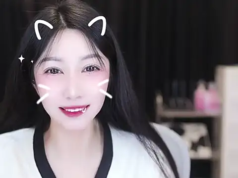 Snapshot of Nuyoah-77 chatting on 13, 10, 2025 Nuyoah-77 online show from 13, 10, 2025