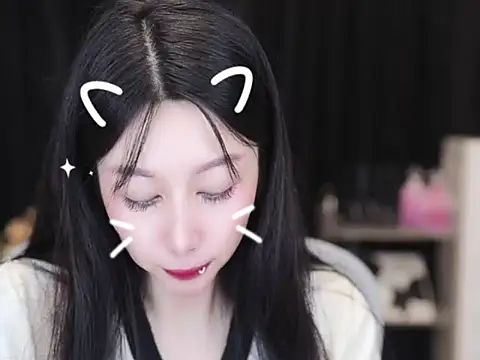 Snapshot of Nuyoah-77 chatting on 17, 10, 2025 Nuyoah-77 online show from 17, 10, 2025