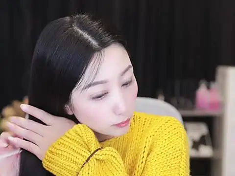 Snapshot of Nuyoah-77 chatting on 18, 10, 2025 Nuyoah-77 online show from 18, 10, 2025