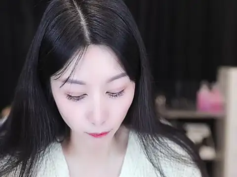 Snapshot of Nuyoah-77 chatting on 19, 10, 2025 Nuyoah-77 online show from 19, 10, 2025