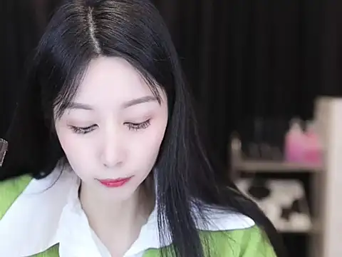 Snapshot of Nuyoah-77 chatting on 21, 10, 2025 Nuyoah-77 online show from 21, 10, 2025