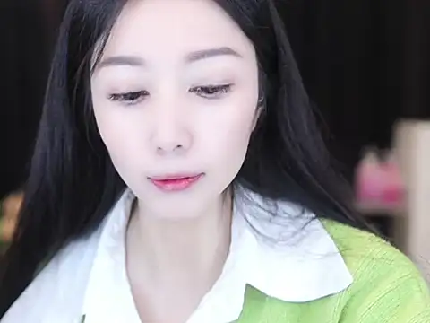 Snapshot of Nuyoah-77 chatting on 23, 10, 2025 Nuyoah-77 online show from 23, 10, 2025