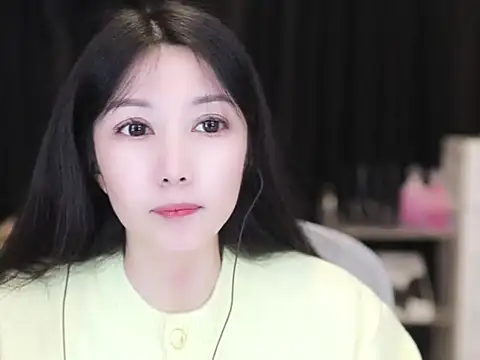 Snapshot of Nuyoah-77 chatting on 25, 10, 2025 Nuyoah-77 online show from 25, 10, 2025