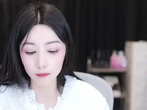 Nuyoah-77 online show from 25, 11, 2025