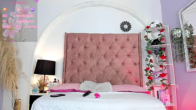 LadyAvalon online show from 19, 9, 2025