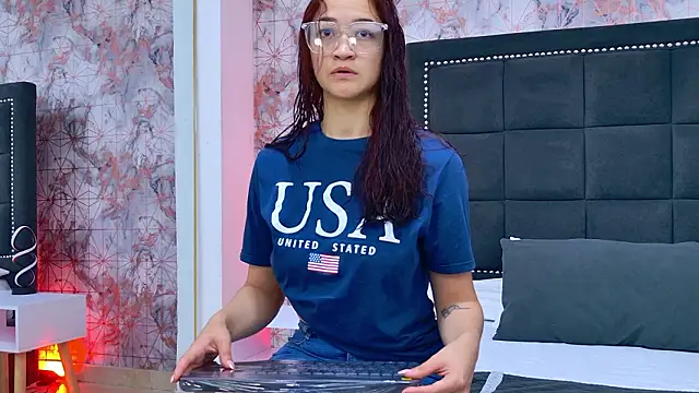 SaaraBrown online show from 3, 2, 2026