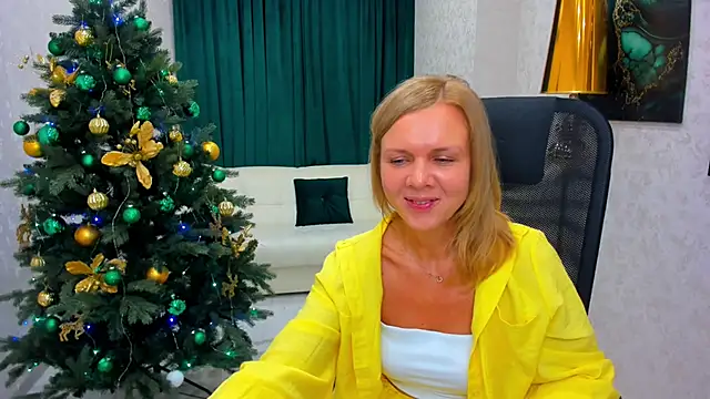 Snapshot of AgathaKlouin chatting on 15, 12, 2024 AgathaKlouin online show from 15, 12, 2024