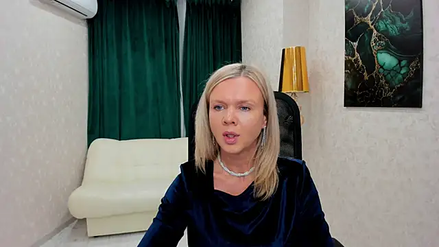 Snapshot of AgathaKlouin chatting on 18, 2, 2025 AgathaKlouin online show from 18, 2, 2025