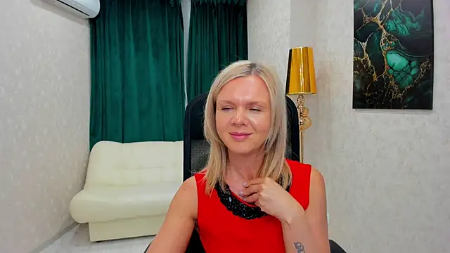 Snapshot of AgathaKlouin chatting on 19, 2, 2025 AgathaKlouin online show from 19, 2, 2025