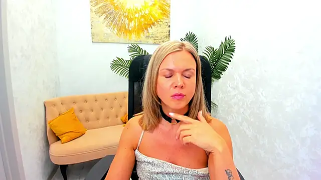 Snapshot of AgathaKlouin chatting on 20, 3, 2025 AgathaKlouin online show from 20, 3, 2025