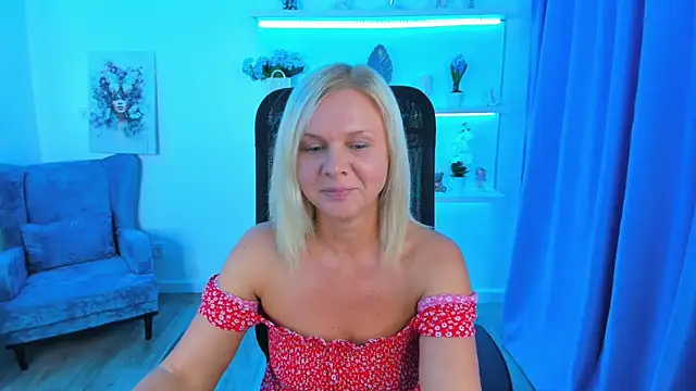 Snapshot of AgathaKlouin chatting on 9, 9, 2025 AgathaKlouin online show from 9, 9, 2025