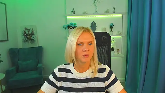 Snapshot of AgathaKlouin chatting on 13, 9, 2025 AgathaKlouin online show from 13, 9, 2025