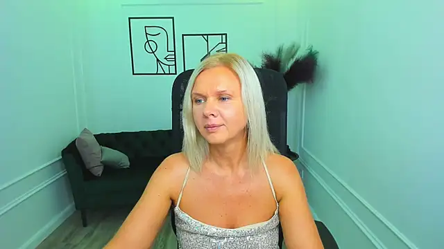 Snapshot of AgathaKlouin chatting on 18, 9, 2025 AgathaKlouin online show from 18, 9, 2025