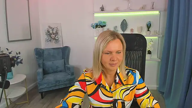 Snapshot of AgathaKlouin chatting on 9, 10, 2025 AgathaKlouin online show from 9, 10, 2025