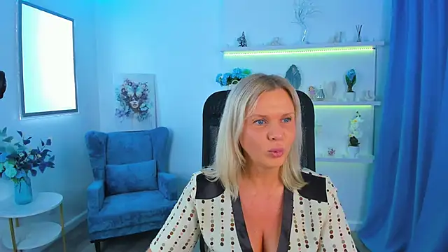 Snapshot of AgathaKlouin chatting on 11, 10, 2025 AgathaKlouin online show from 11, 10, 2025