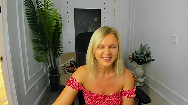 Snapshot of AgathaKlouin chatting on 14, 10, 2025 AgathaKlouin online show from 14, 10, 2025