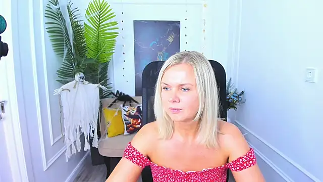 Snapshot of AgathaKlouin chatting on 19, 10, 2025 AgathaKlouin online show from 19, 10, 2025