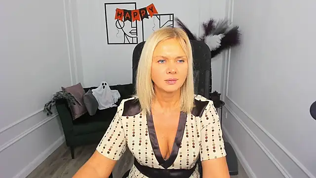 Snapshot of AgathaKlouin chatting on 23, 10, 2025 AgathaKlouin online show from 23, 10, 2025