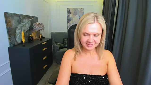 AgathaKlouin online show from 5, 5, 2026