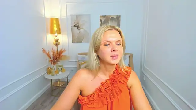 AgathaKlouin online show from 12, 5, 2026