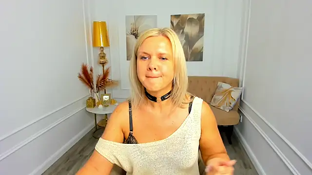 AgathaKlouin online show from 30, 6, 2026