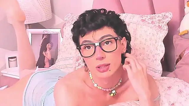 KylieMonnett online show from 13, 5, 2026
