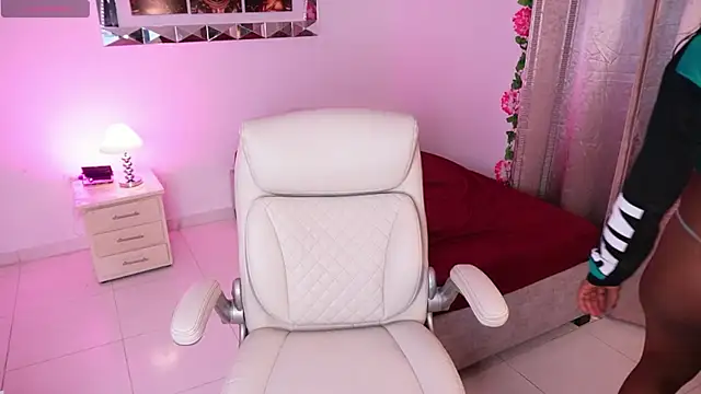 Snapshot of Alondrasparrow2 chatting on 11, 2, 2025 Alondrasparrow2 online show from 11, 2, 2025