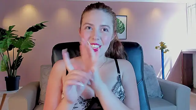 Snapshot of Lyssa_Muller chatting on 14, 3, 2025 Lyssa Muller online show from 14, 3, 2025
