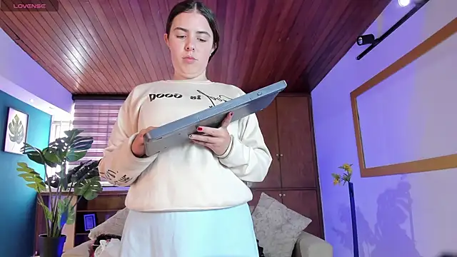 Snapshot of Lyssa_Muller chatting on 21, 10, 2025 Lyssa Muller online show from 21, 10, 2025