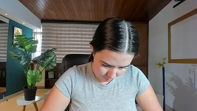 Lyssa Muller online show from 4, 12, 2025