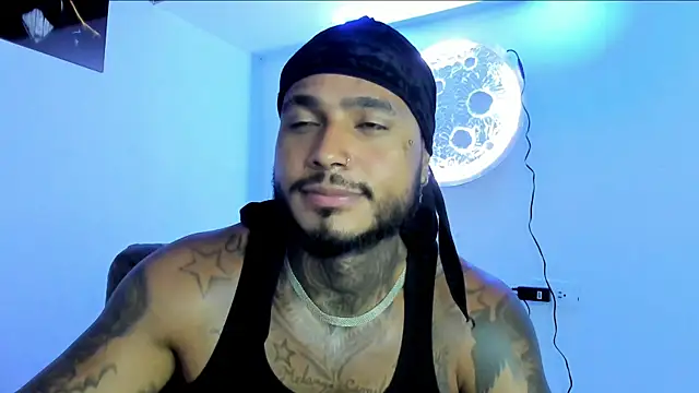 Snapshot of Exotic_tatto27121 chatting on 25, 6, 2026 Exotic tatto27121 online show from 25, 6, 2026