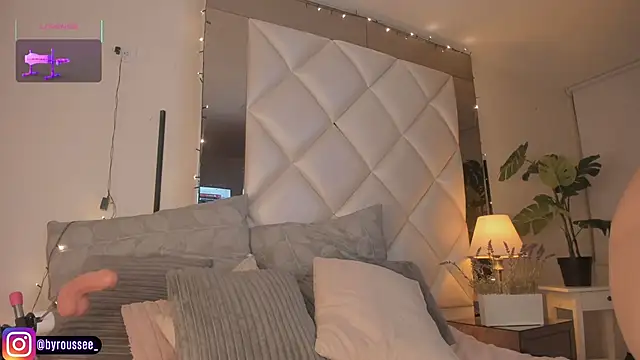 KimRoussee online show from 17, 12, 2025