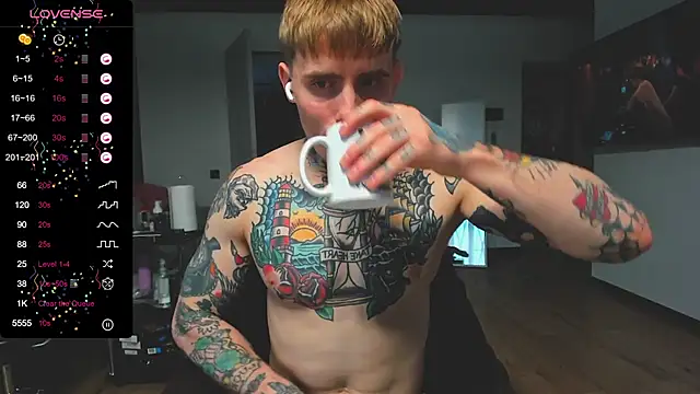 Snapshot of white_King9999 chatting on 14, 12, 2024 white King9999 online show from 14, 12, 2024