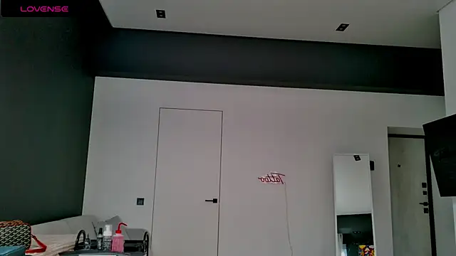 Snapshot of white_King9999 chatting on 18, 9, 2025 white King9999 online show from 18, 9, 2025