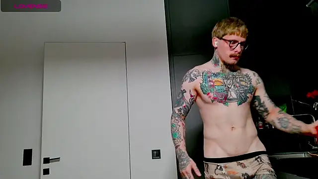 Snapshot of white_King9999 chatting on 26, 9, 2025 white King9999 online show from 26, 9, 2025