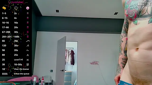 Snapshot of white_King9999 chatting on 4, 10, 2025 white King9999 online show from 4, 10, 2025