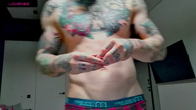 Snapshot of white_King9999 chatting on 6, 10, 2025 white King9999 online show from 6, 10, 2025