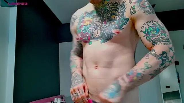 Snapshot of white_King9999 chatting on 12, 10, 2025 white King9999 online show from 12, 10, 2025