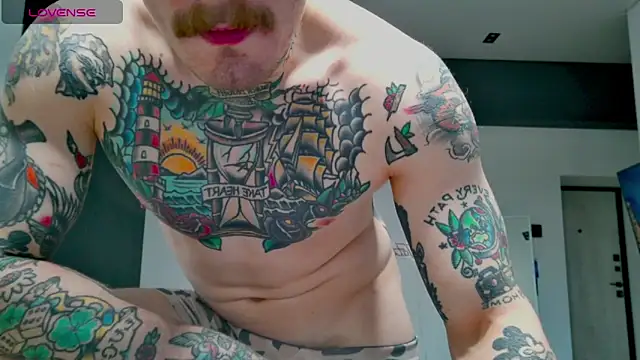 Snapshot of white_King9999 chatting on 19, 10, 2025 white King9999 online show from 19, 10, 2025