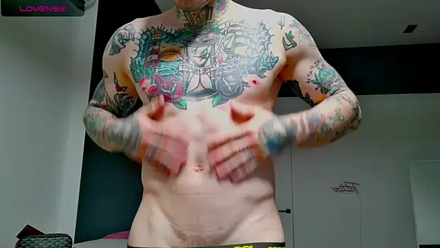 Snapshot of white_King9999 chatting on 20, 10, 2025 white King9999 online show from 20, 10, 2025