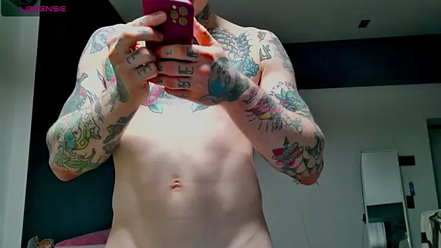 Snapshot of white_King9999 chatting on 27, 10, 2025 white King9999 online show from 27, 10, 2025