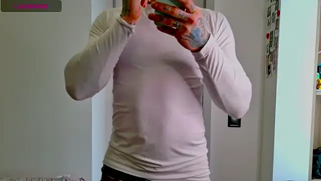 Snapshot of white_King9999 chatting on 15, 2, 2026 white King9999 online show from 15, 2, 2026