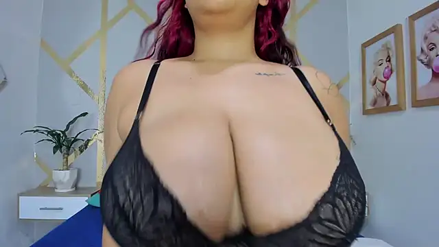 Snapshot of Caroliine_Torres chatting on 6, 2, 2025 Caroliine Torres online show from 6, 2, 2025