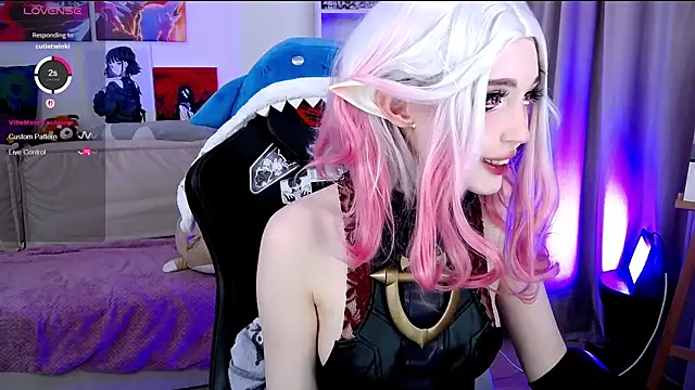 Snapshot of _Sparkland_ chatting on 14, 10, 2025  Sparkland  online show from 14, 10, 2025